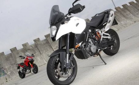 TEST: Ducati Multistrada S vs. KTM SMT 990