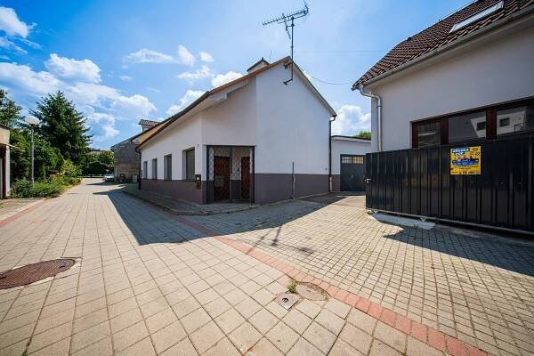 Prodej komerční nemovitosti 909 m2, S pozemkem 1273m2, Otrokovice | Reality.iDNES.cz 