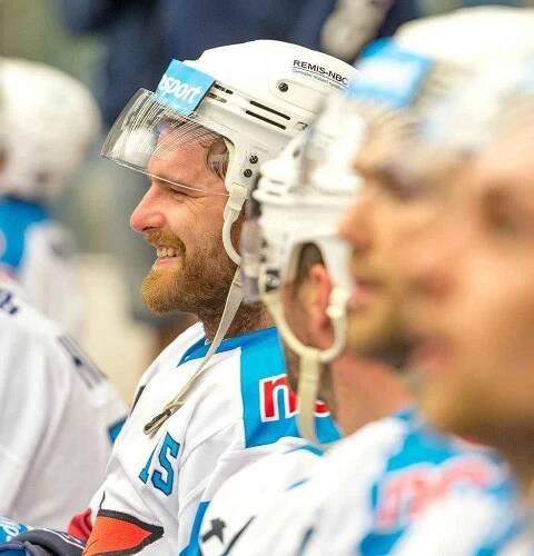 Z extraligového zápasu Piráti Chomutov - HC Škoda Plzeň, který domácí vyhráli 6:4.