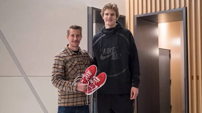 Jussi Vatanen, Lauri Markkanen - Pallon ympäri - Promo