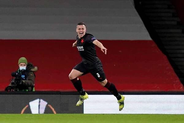 Brat sa za neho ospravedlňoval susedom. Strelec Slavie dal gól aj v pražskom derby