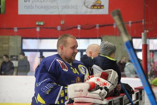FOTO: Souboj legend pro Prostějov! Derby se vším všudy, vtipkoval Vojtek