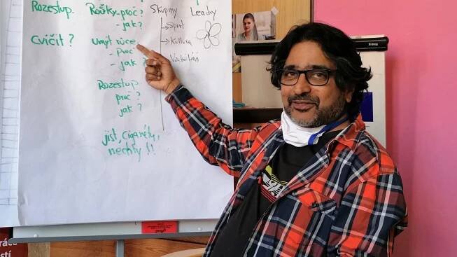 Aktivista Kumar Vishwanathan: Někteří Romové kvůli nouzovému stavu i hladovějí