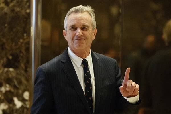 Robert F. Kennedy Jr. arrives in the lobby of Trump Tower.