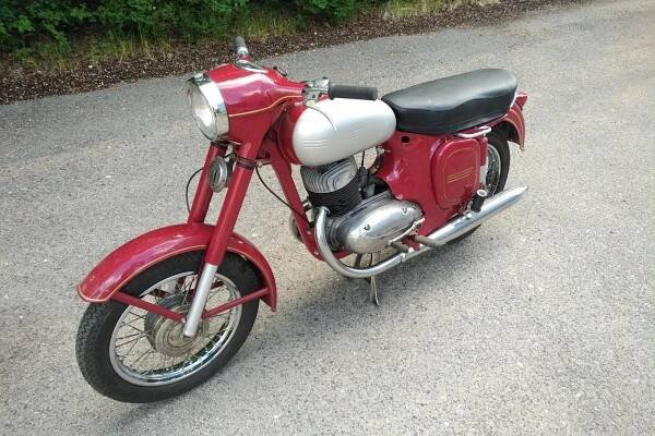 Jawa 250 typ 559 Panelka 1968 po starší renovaci bez TP