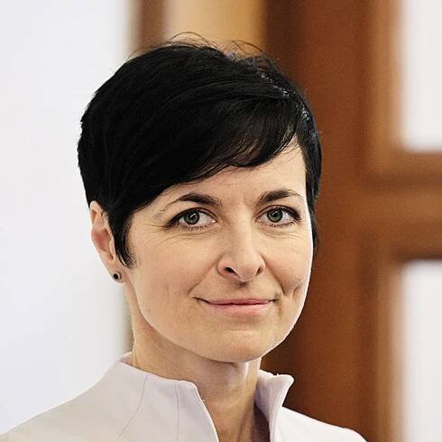 Sezemský: Kult osobnosti, úniky ze spisů a miláček médií. Lenka Bradáčová povýšila. Časy se mění?