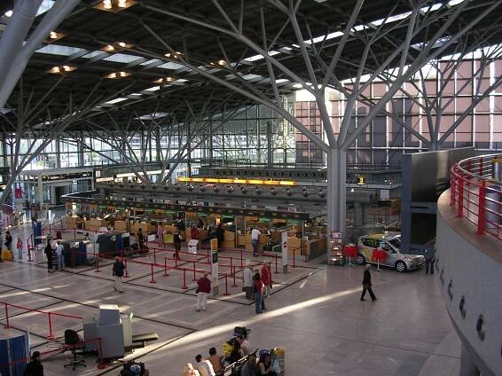 Flughafen Terminal 1, Stuttgart | SCHAKO Česká republika