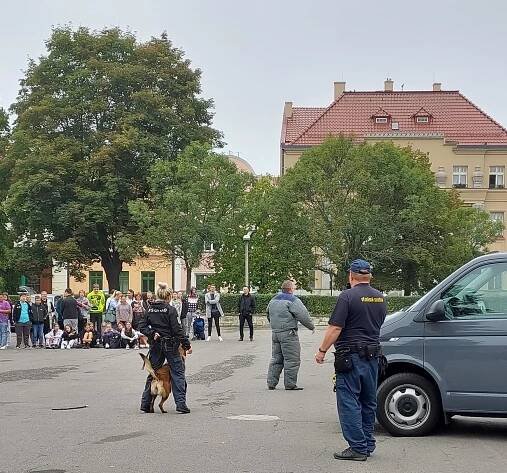 Věznice Bělušice se zúčastnila náborové akce Vězeňské služby ČR v Postoloprtech