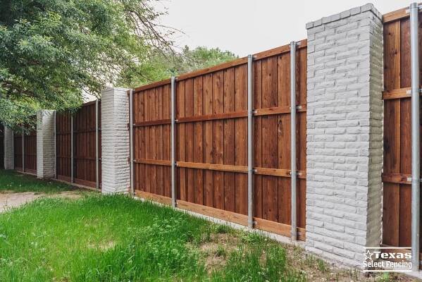 8' Board-on-board w/ Brick Columns