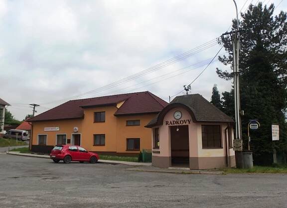 Soubor:Radkovy, zastávka.JPG