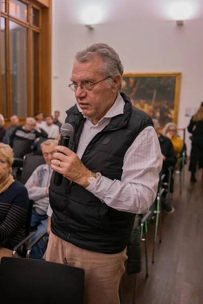 Pomník Františku Ulrichovi: Třetí výzva - Centrum architektury Královéhradeckého kraje