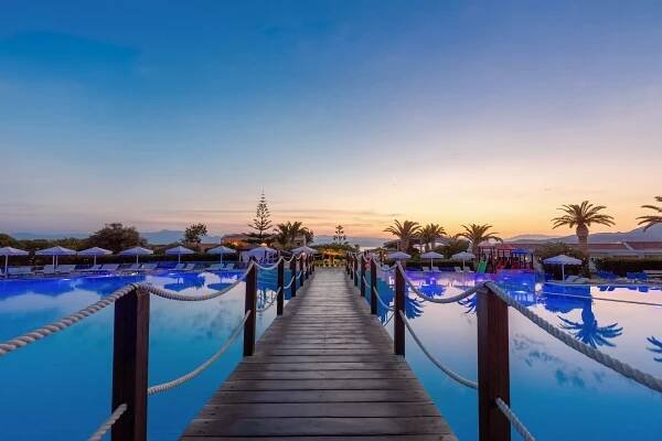 Hotelanlage & Architektur - Roda Beach Resort - Corfu Island Greece