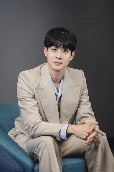 Choi Woo Shik rozmlouval o chemii s Kim Da Mi, dramatu Our Beloved Summer a svých přátelích - Asianstyle