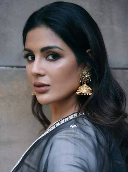Samyuktha's Enchanting Ethnic Suit Set Collection