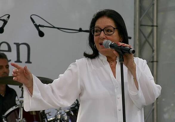 Nana Mouskouri Celebrates 89 Years Young - GreekReporter.com