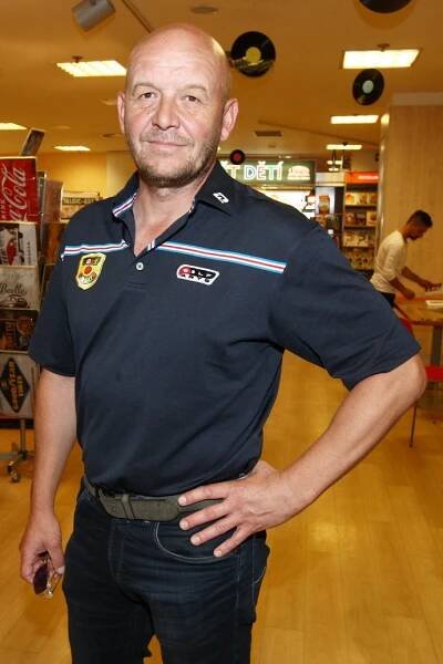 FOTO: Pavel Nečas mluví o zdravotních problémech. – stránka 5