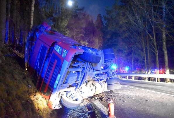 Dopravní nehoda uzavřela hlavní tah z Plzně na Karlovy Vary | Krimi Plzeň