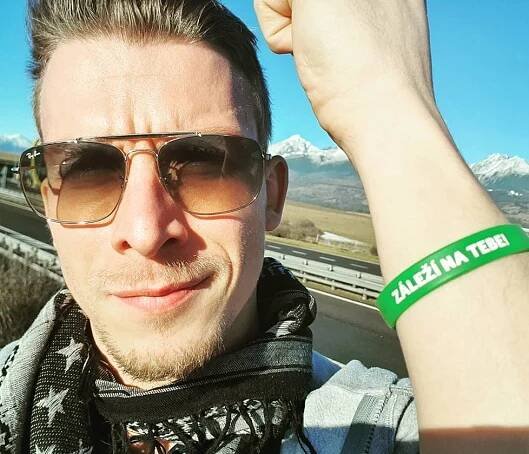 Násilník z Ordinace má nového pejska: Zachránil ho přímo ze silnice!