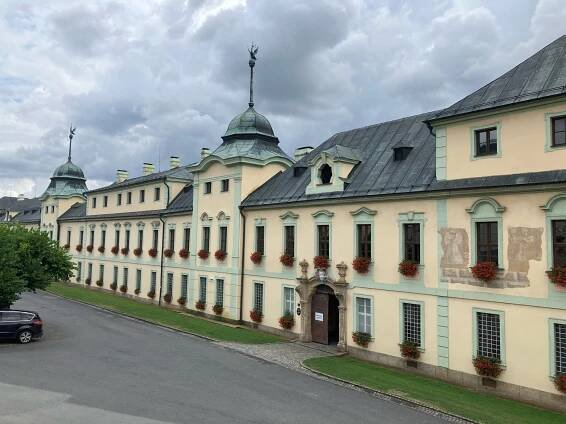 Zámek - Manětín - Architektonické památky - Hrady, zámky, tvrze, paláce - Plzeňský kraj - Manětín