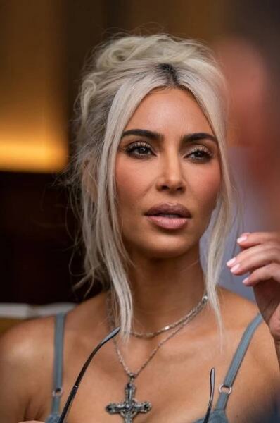 Kim Kardashian se obnažila pro přední časopis a přiznala, která část jejího těla jí připadá odporná. Čekali byste to?