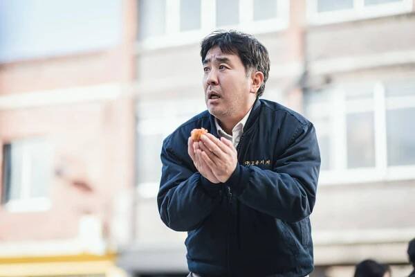 Ryu Seung-ryong in Dakgangjeong (2024)