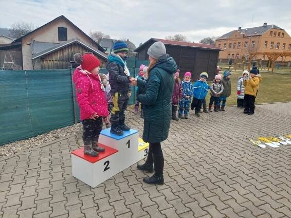 Zimní olympijské hry třídy žabek - 3.3.2022 slavnostní zakončení | Mateřská škola Velký Šenov