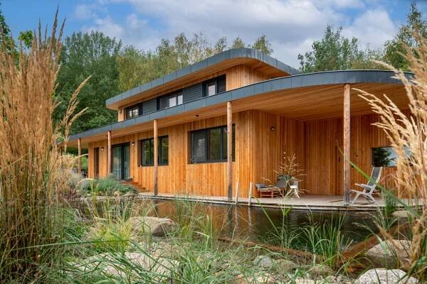 denik.cz – Dům snů? Kousek za Prahou vyrostlo působivé stavení podle učení Feng-šuej | ARCHCON atelier 