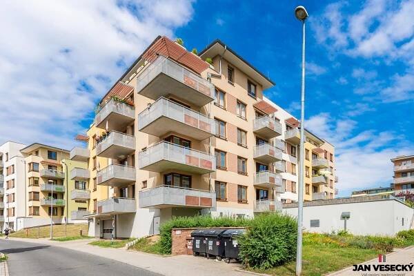 Prodej bytu 3+kk s balkónem, 2 garážová stání a sklep, 90 m2, Bermanova 1007/11,, Praha 9 - Čakovice