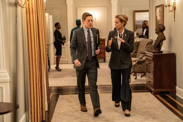 Paní ministryně - Hail to the Chief - Z filmu - Kevin Rahm, Téa Leoni