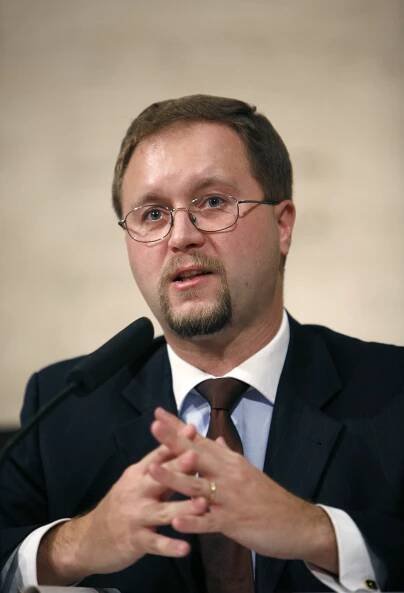 Poradce Joch: Holešovská výzva? Popletení strejdové