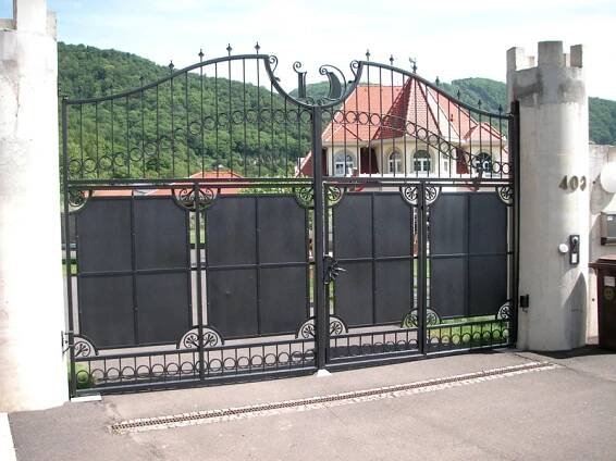 Garážová vrata, průmyslové brány, automatické dveře - Jan Havelka, Have: Vjezdové brány křídlové