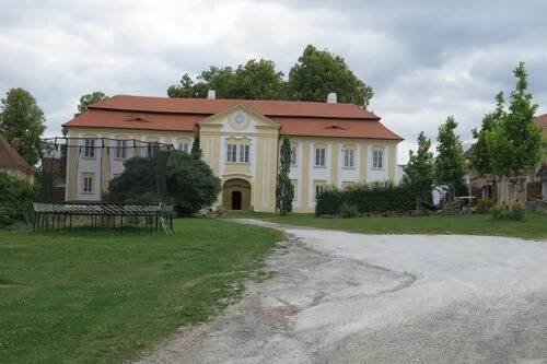 Fotogalerie • Zámek Skrýšov (Zámek) • Mapy.com