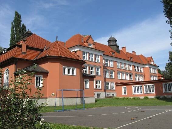 Karviná - Nové Město,Komenského,SŠ,ZŠ,MŠ