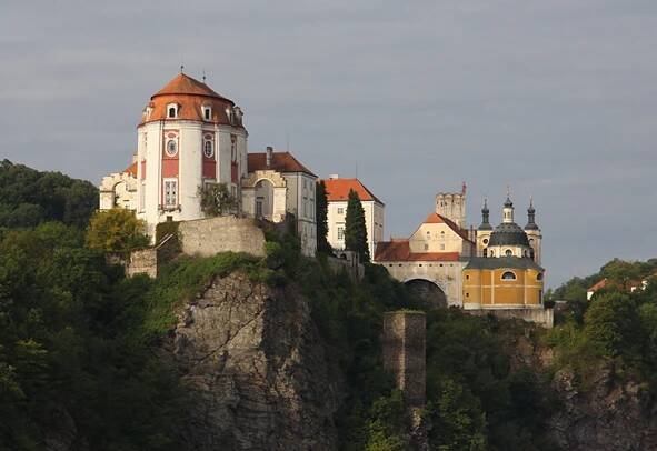 Vůně historie hradů Vranov a Bítov s labyrinty podzemí Znojma - Bontour