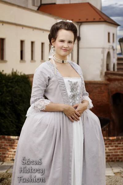 Světle šedé Robe à la Française (dlouhé) - Šáruš History Fashion
