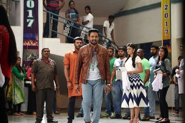 Santhanam - Sakka Podu Podu Raja - Z filmu