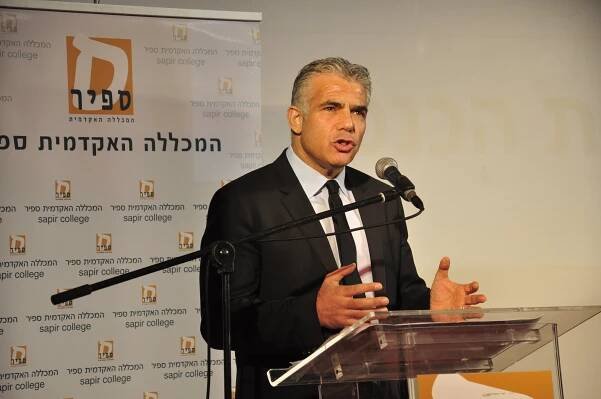 Soubor:יאיר לפיד - כנס שדרות לחברה במכללה האקדמית ספיר-2.JPG – Wikipedie