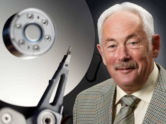 Příběh německého fyzika Petera Grünberga: Z uprchlického tábora až k Nobelově ceně! – Epochaplus.cz