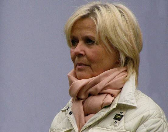 První dáma Eva Pavlová na společenskou akci vynesla tento módní kus! Stylistka má o jejím outfitu jasno, část veřejnosti ale nešetří kritikou