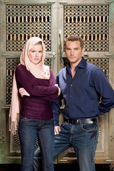 Kathleen Robertson, Chris William Martin - Terorista od vedle - Promo