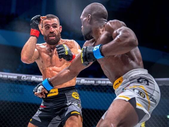 Legenda MMA Daniel Weichel nastúpila v hlavnom zápase! Dočkali sme sa brutálneho knokautu?