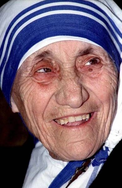 Matka Tereza bude oficiálně svatá. Papež misionářku kanonizuje 4. září
