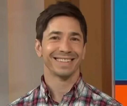 Justin Long Biography - Facts, Childhood, Family Life & Achievements