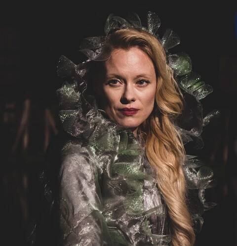Nuda, nuda, šeď, šeď: V pohádce O léčivé vodě zaujaly krásné herečky Linda Rybová a Zuzana Kanócz