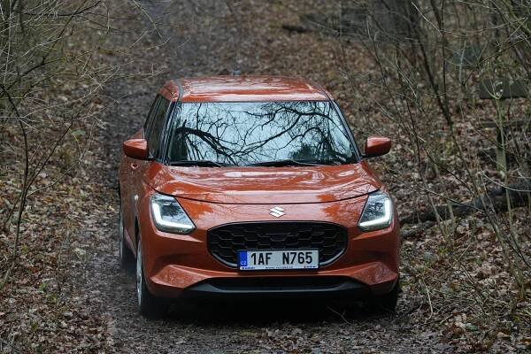 Test Suzuki Swift s pohonem předních i všech kol: Charakterně staromódní všeuměl