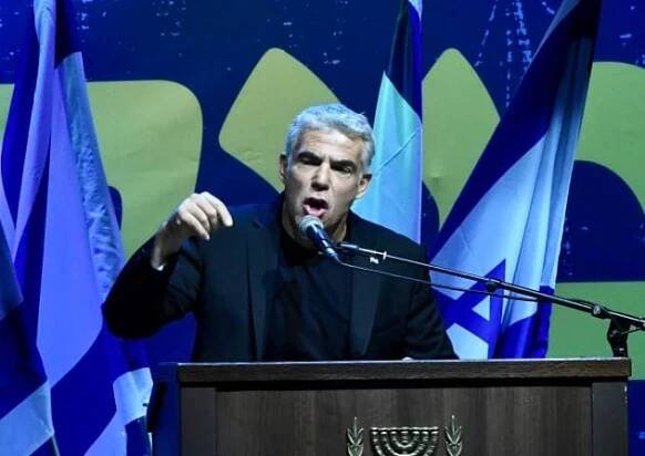 "You are not above the law." MK Yair Lapid speaks at a rally protesting Supreme Court override bill