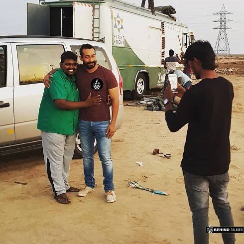 Amit Tiwari With His Fans in Shotting spot