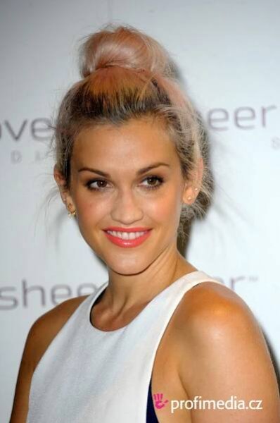 Ashley Roberts - celebrity účes - HappyHair