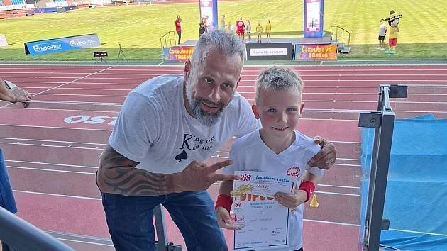 Mladičký atlet Tomáš Procházka z Olomouce si splnil velký sen a podíval se na Zlatou tretru