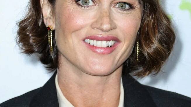 Agentka ze seriálu Mentalista: Herečka Robin Tunney se ostříhala na mikádo a je dvojnásobná maminka | Život v Česku
